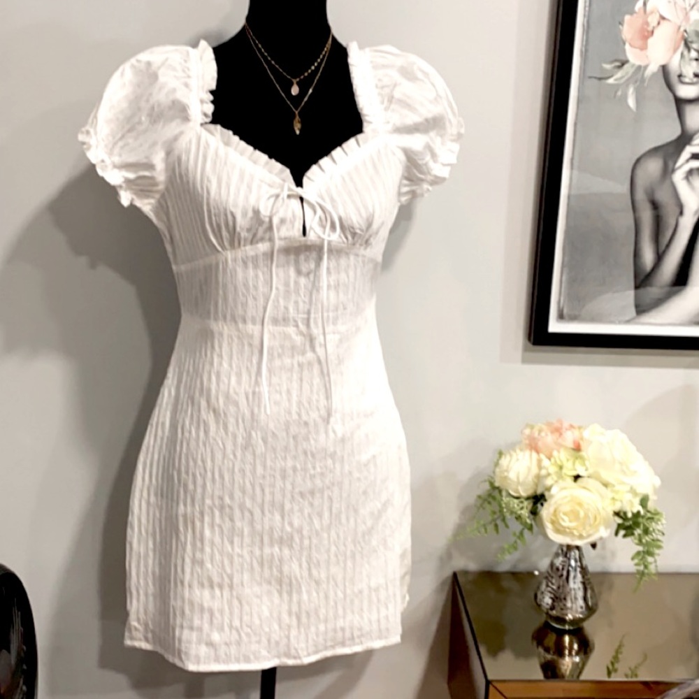 SOLD💥SOLD NWT Chic Summer White Dress, Size 8